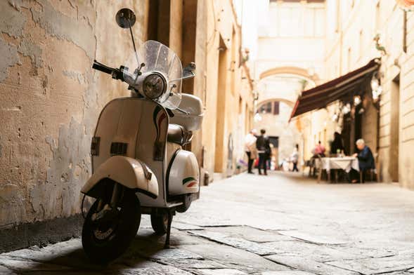 Noleggio di vespa elettrica con audioguida